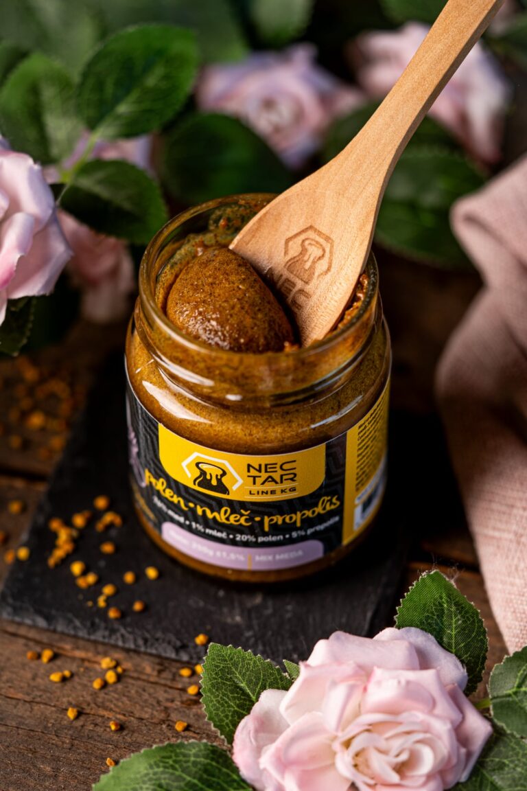 Mix: honey, pollen, royal jelly, propolis