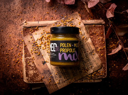 Mix: honey, pollen, royal jelly, propolis